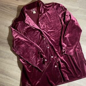 VNTG Denim&Co Burgundy Velvet Top